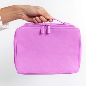 BÉIS / Beis: Berry Cosmetic Case